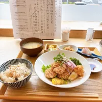 海老のあられ揚げと鯛めしの定食