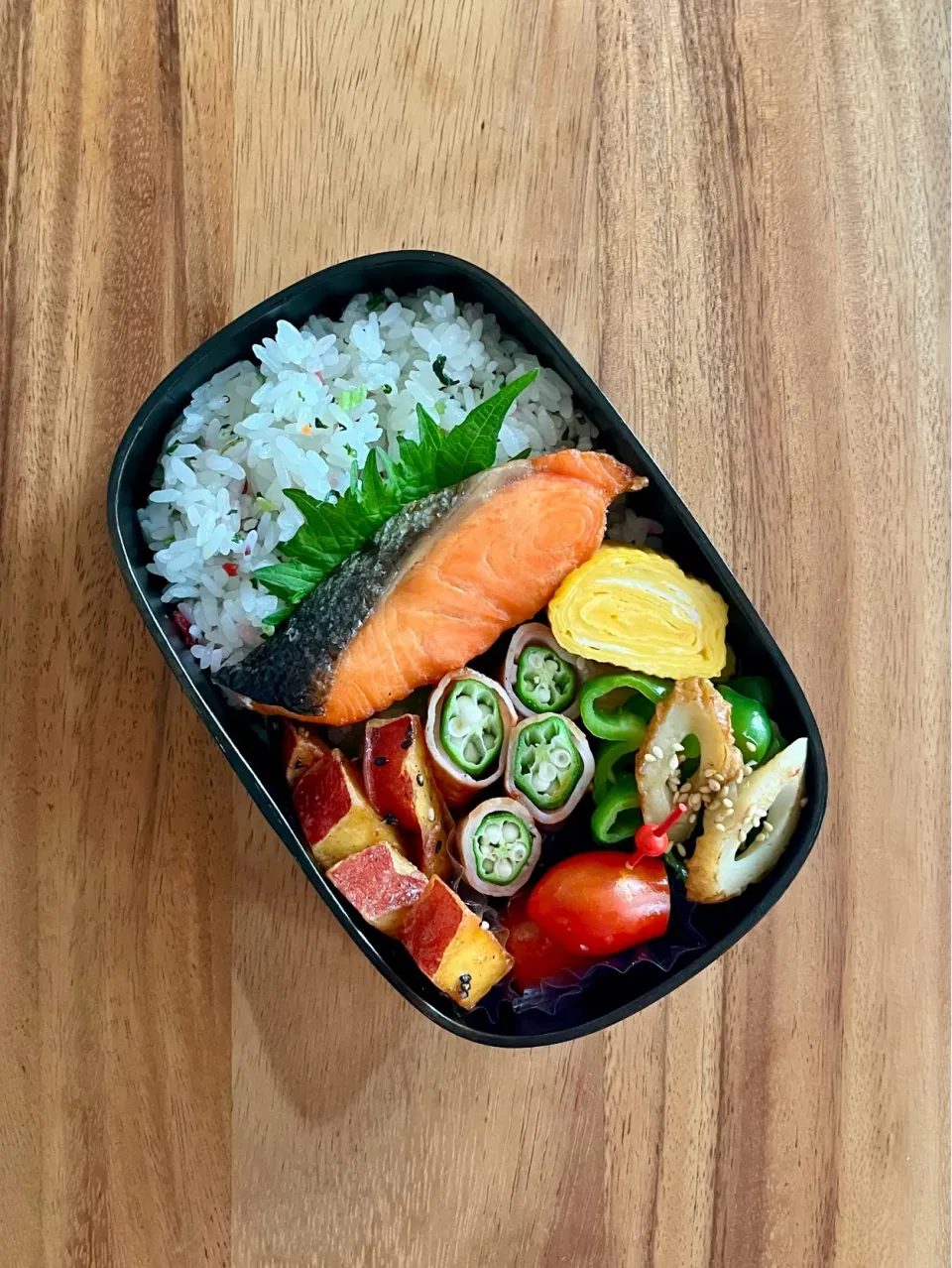 高1男子お弁当　鮭弁当🍱|kaeさん