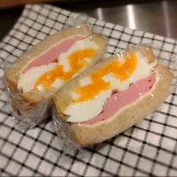ライ麦食パンでサンドイッチ| みりさん
