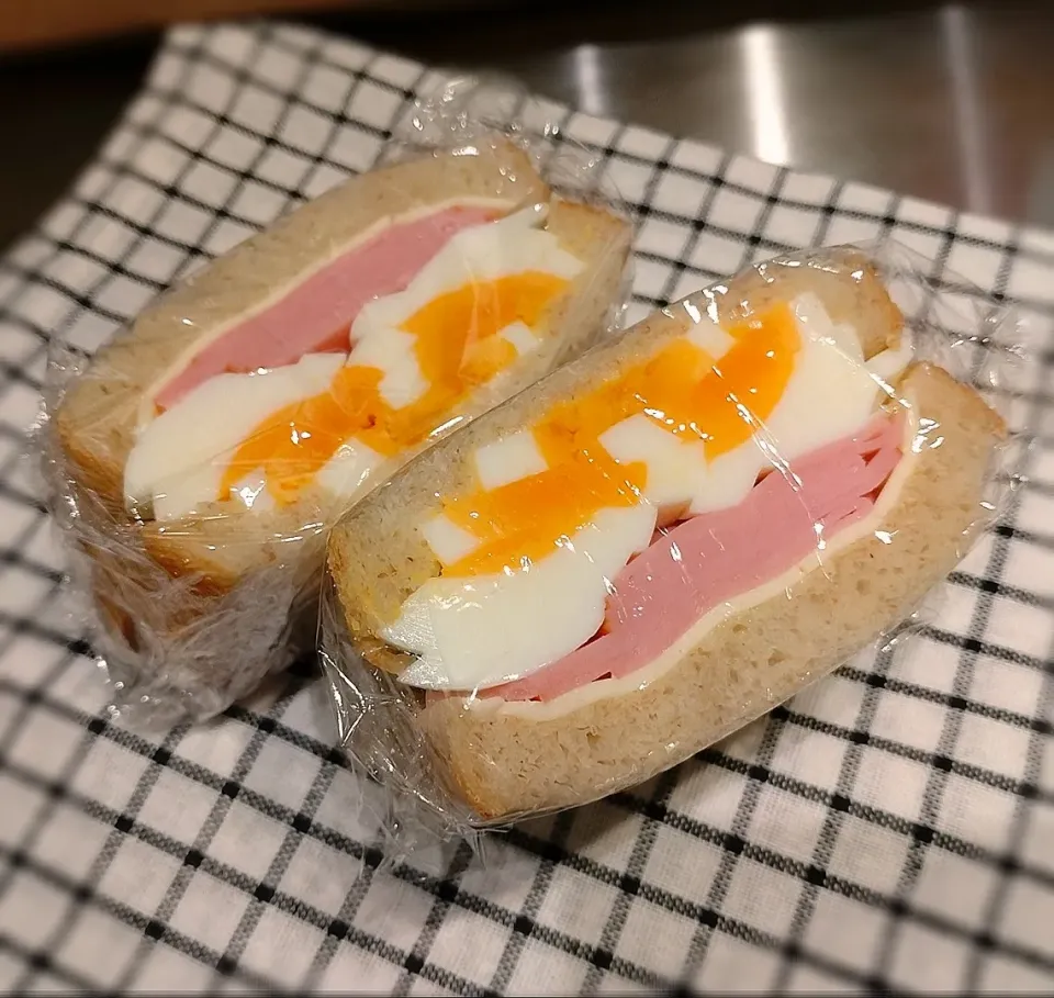 ライ麦食パンでサンドイッチ|みりさん