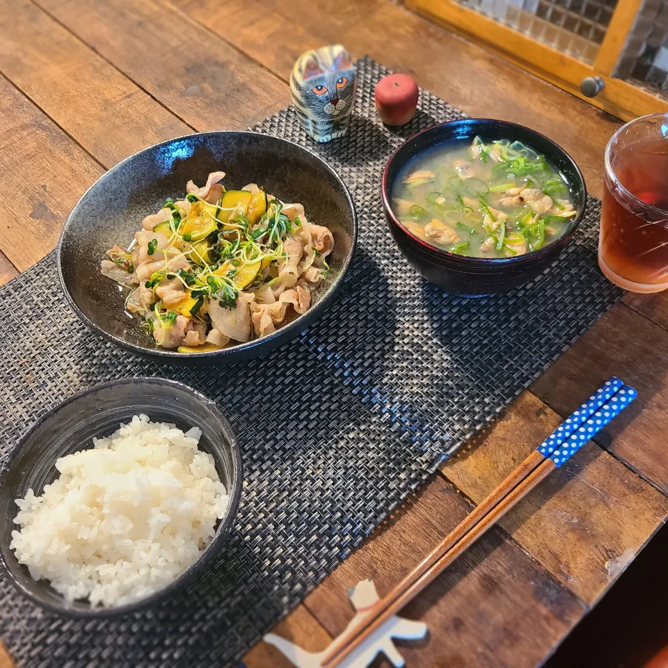 豚しゃぶとズッキーニのポン酢炒めとあさりとネギの味噌汁|KEITAさん