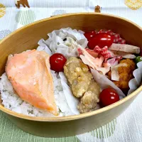 焼鮭、唐揚、シウマイ、鶏ハム🍱|なお🅿️さん