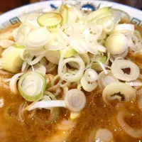 【7/11頃までの限定】 
渡なべ 
旭川ラーメン正油 熟成アブラ
 (1,100円)
＋ネギ増し (150円)
@高田馬場7分、西早稲田 
25181
〈醤94塩26噌󠄀15タ7昆9出9F10
冷10混1〉| 大脇さん