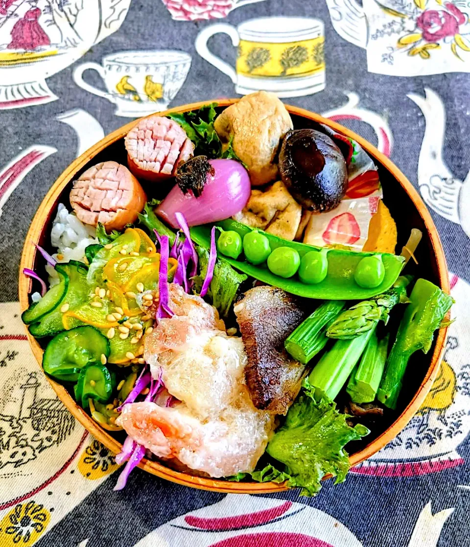 エビマヨ、きゅうりと黄色ズッキーニの胡麻和え|めみさん