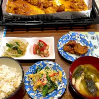 タンドリーチキン　小松菜とカニかまの卵炒め　じゃがいもとわかめの味噌汁　無限トマト　もやしとニラのナムル| おさむん17さん