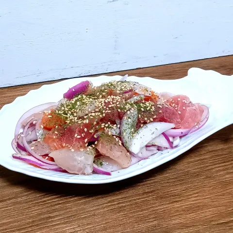 「ナンプラー」を使ってみたSnapdishの料理・レシピ写真:【自作アレンジ🎯】🇹🇭タイ風！5種の刺身とレッドオニオンのナンプラーサラダ🍻