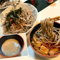 山形の太い板蕎麦用の乾麺で、お汁は、焼いた鳥とネギをイン。板麩も入れて晩ごはん。
蕎麦湯はいつもの茨城産の蕎麦粉をドロドロに溶いて旨し！|Takeshi  Nagakiさん
