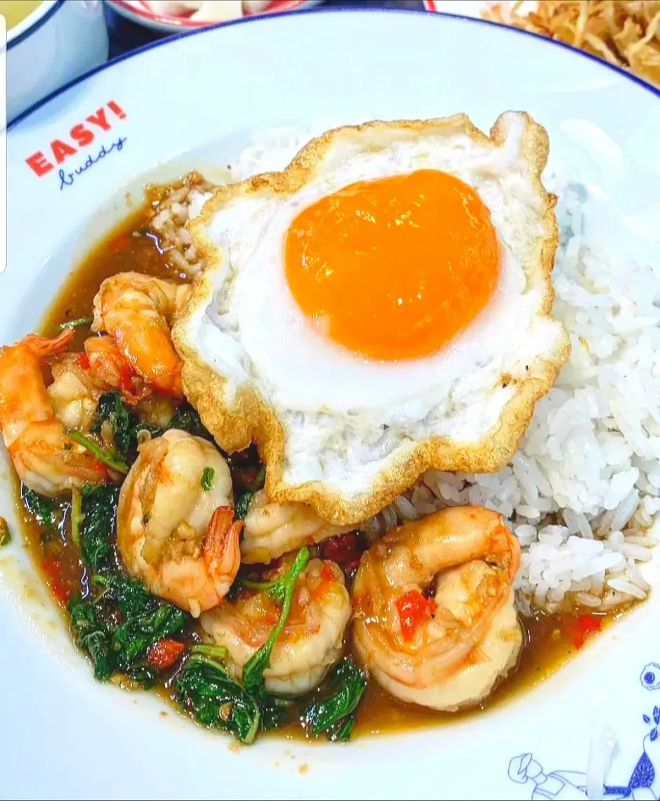 Stir-fried Thai Holy Basil w/ Prawns & Crispy Fried Egg aka Pad Gaprao Goong & Kai Dao 🌶🦐🍳🤤|An'leeさん
