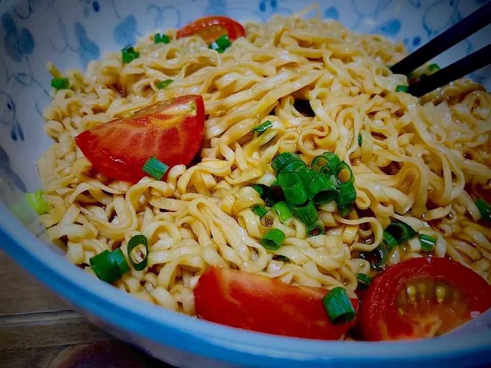 寝る前のチキンラーメン|ご飯はん♪さん