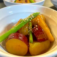 ヒョロヒョロのさつまいも余ってたので一緒に混ぜたら　良い感じのビジュにww 根菜野菜の甘酢からめ|♥ M ♥さん