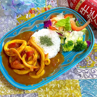 Snapdishの人気料理写真:イカとトマトのカレー風🍅