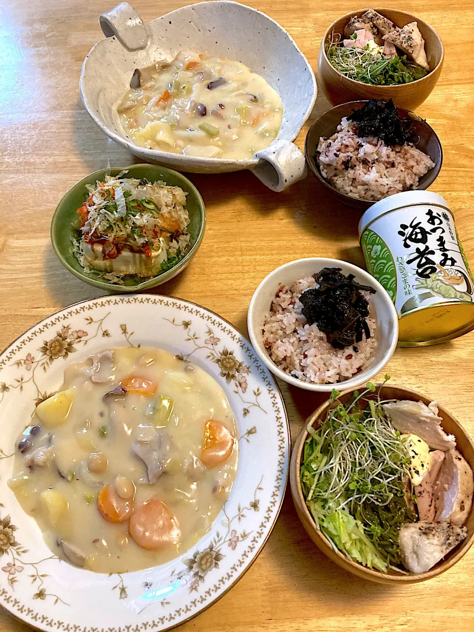 チョコちゃんから貰ったじゃがいも🥔最後2個は豆乳シチューにしました😊|さくたえさん