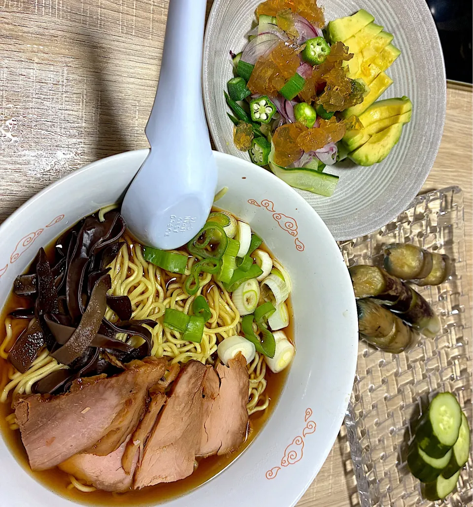 チャーシューの煮汁の醤油ラーメン、寒天ジュレ七夕アボカドサラダ、桃、2種のぬか漬け（胡瓜と茄子）|みかふく_食生活見直し保健師ごはん。さん