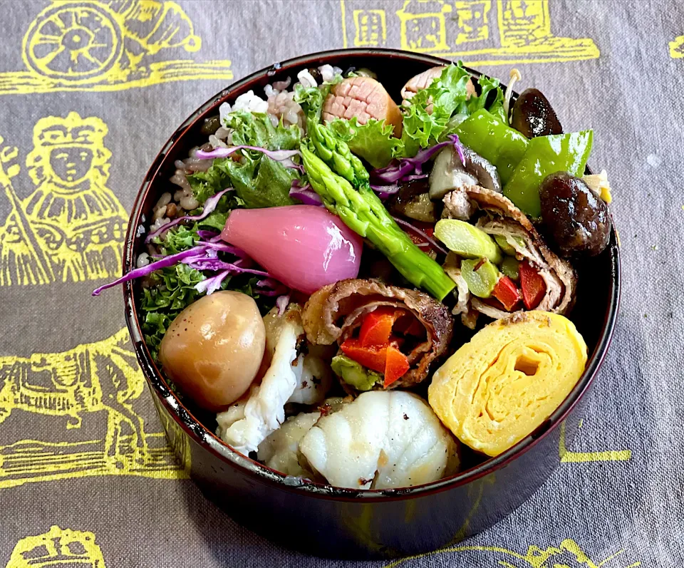 アスパラとパプリカの牛肉巻き、あんこう、卵焼き|めみさん