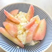 モッツアレラと桃のカプレーゼ🍑