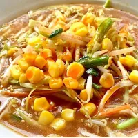 初めての
「サッポロ一番 塩とんこつ」
魚介系のWスープ⁇ 美味しい
味変用の XO醤ラー油を添えて
昼ごはん💦|ばくあんしゃさん