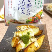 揚げ焼きポテトのチーズ＆バジルソースがけ|Michiyo Shimizuさん