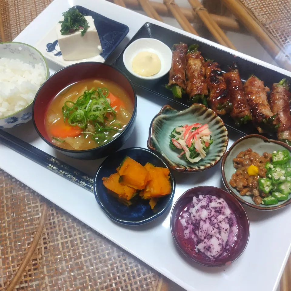 細切りピーマンの肉巻き定食です✨|rikako♪。.:＊さん