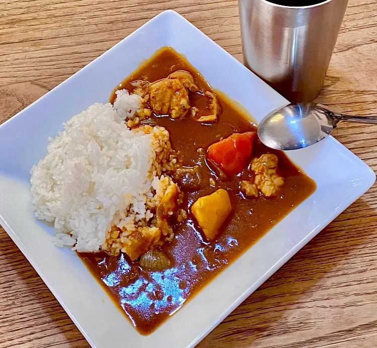 「味覇の青缶を使ってみた」
久しぶりにカレーライス🍛
海鮮出汁を使ってみた
ツナサラダを添えて晩ごはん|ばくあんしゃさん