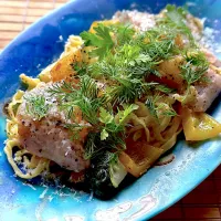 手打ちパスタ サーモン ズッキーニ パプリカ|keisukeさん