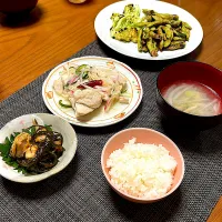 鶏胸肉と野菜の酢漬け、シーフードミックス入りの松前漬け、焼きカリフラワー＆焼き枝豆、ニンニクスープ(白菜、しめじ)