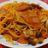 ボロニアソーセージとシメジでナポリタン