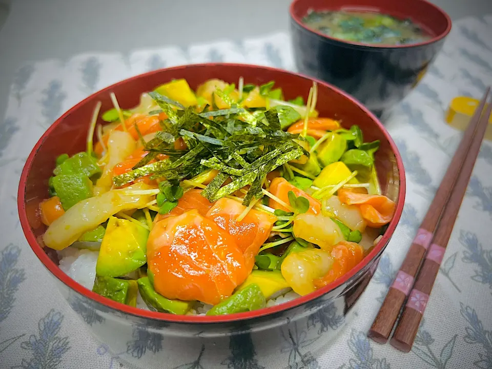 「イカサーモンとアボカド混ぜ丼」|バシュランさん