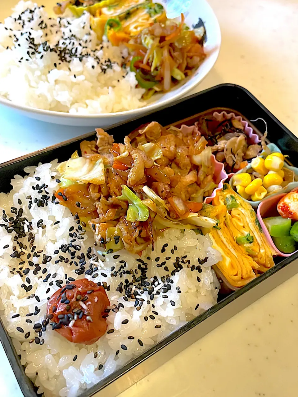 おっさん弁当＆ワンプレート　ひじき　もやしナムル　オクラ　ニンニク　野菜炒め　卵焼き|ひげおやじさん