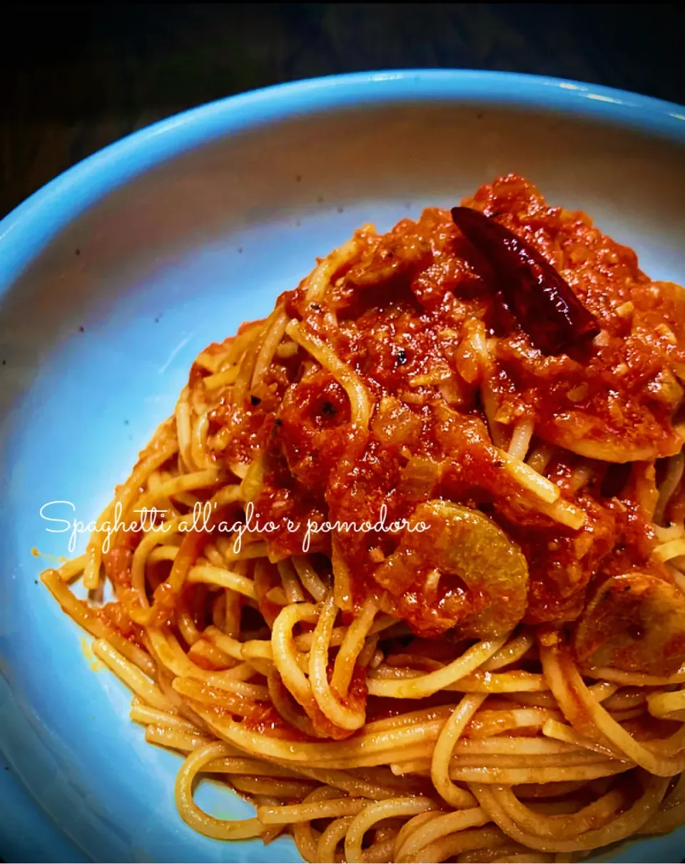 にんにくとトマトのスパゲッティ🇮🇹|気まぐれシェフ🇮🇹🍝さん