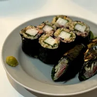 山芋梅肉の細巻と鰯と生姜海苔巻