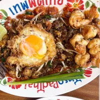 Super Tasty & Savory Pad Thai w/ Prawns Topped w/ Crispy Fried Egg 🥢🤤|An'leeさん