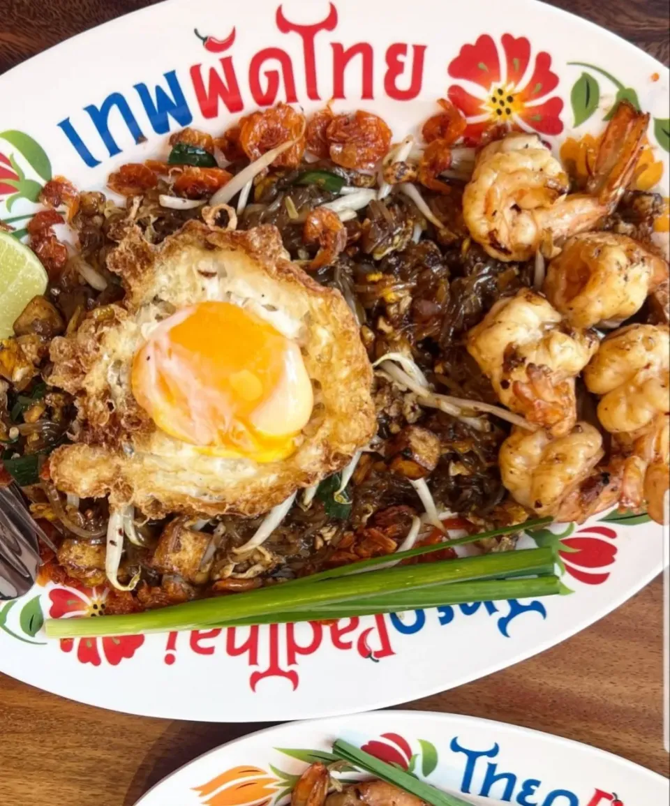 Super Tasty & Savory Pad Thai w/ Prawns Topped w/ Crispy Fried Egg 🥢🤤|An'leeさん