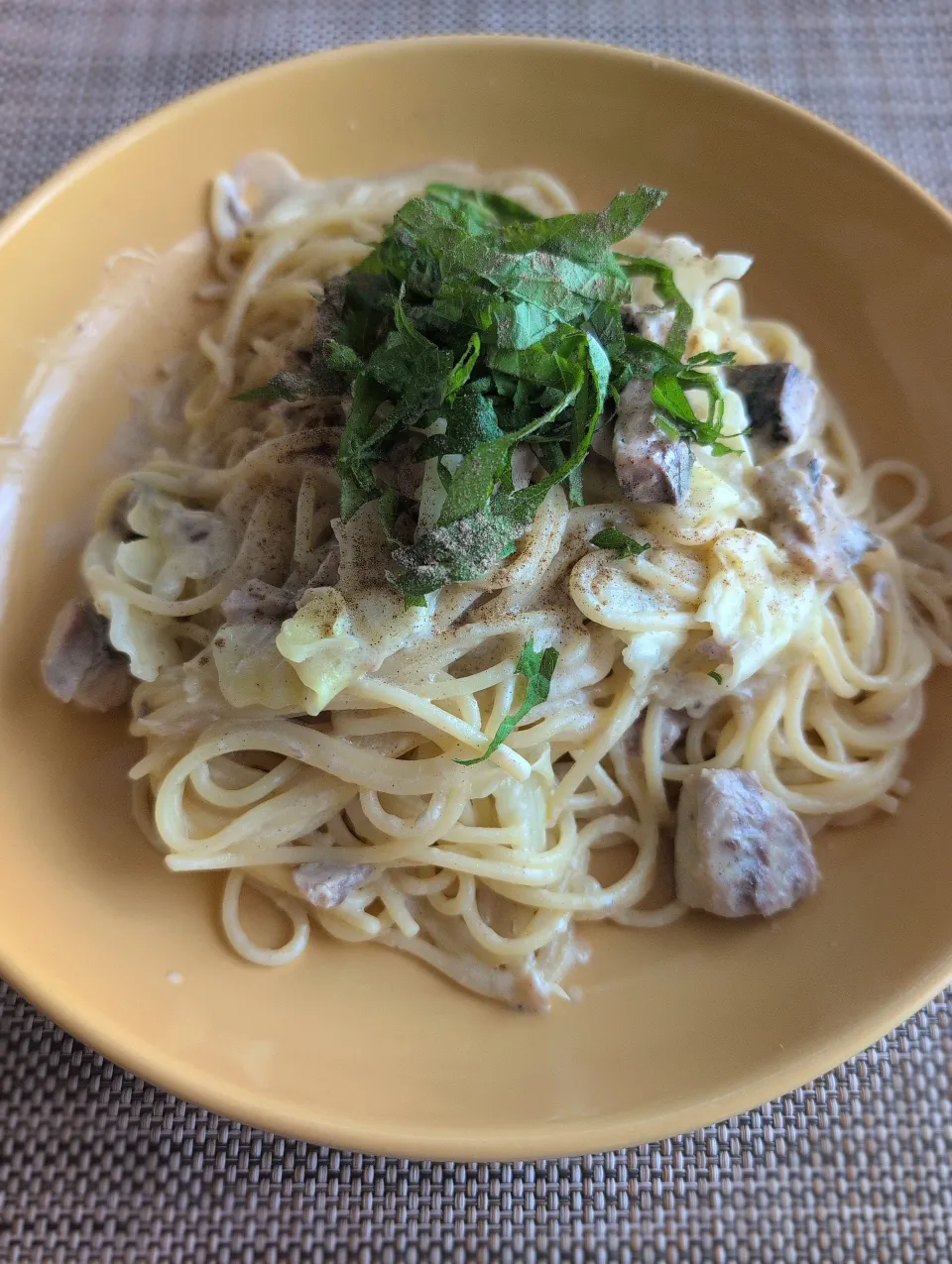 鯖とキャベツのレモンクリームパスタ【長男 作】|どかどかさん