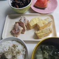 ☆夕飯☆ごはん、味噌汁、卵焼き(挽き肉とチーズ)、赤魚煮付け、ひじき、スイカ|ｼｮｺﾗさん
