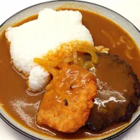 ハンバーグカレーライス (Japanese hamburger with curry and rice), and a hash brown|Jorge Bernal Márquezさん