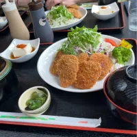 仲間と一緒に😊一口カツ１１００円ランチ|tamemitiさん