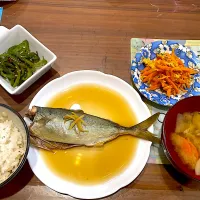 つばすの煮付け　大根と舞茸の味噌汁　人参しりしり　無限おかかピーマン|おさむん17さん
