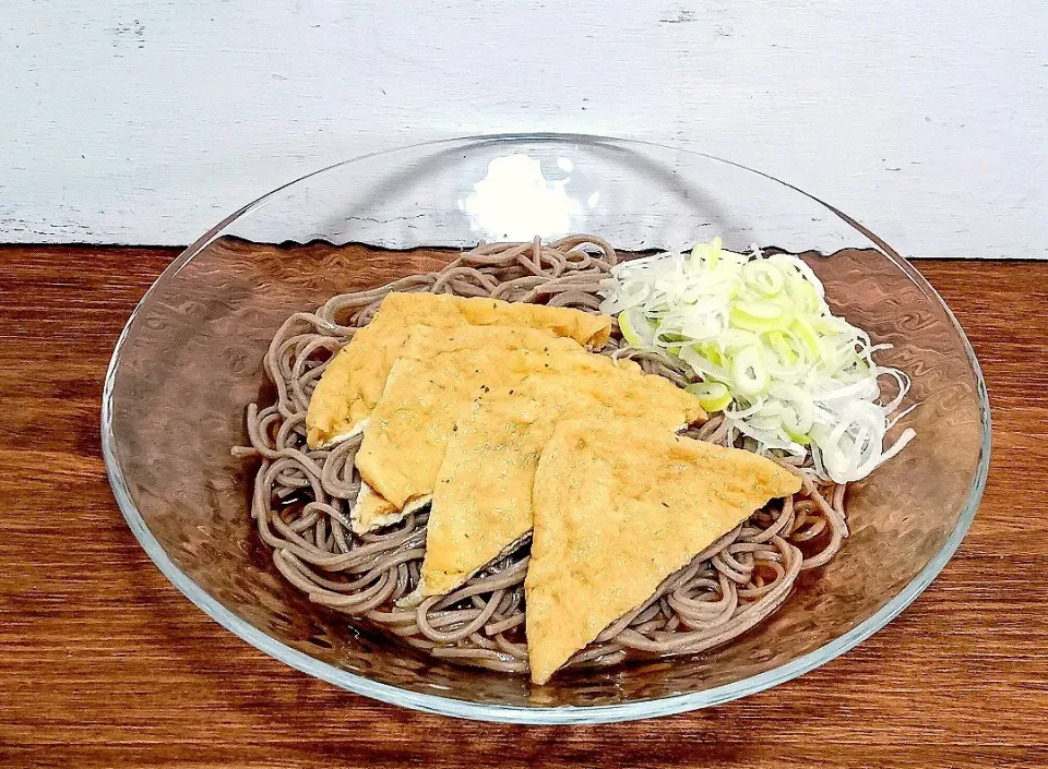 【シンプル激ウマ自作🎯】あさり出汁の冷やしきつねそば🤤|Falco*さん