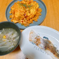 真鯛の切り身 塩焼き
巻かないオムライス
ごぼうとベーコンのスープ|naoさん