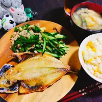 とうもろこしご飯、ナスと油揚げの味噌汁、アジの干物、ひき肉とピーマンの炒め物、塩昆布梅きゅうり|サトリさん