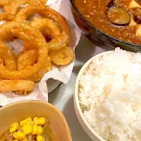 おっさん飯　麻婆茄子豆腐　オニオンリング　もやしナムル　汁|ひげおやじさん