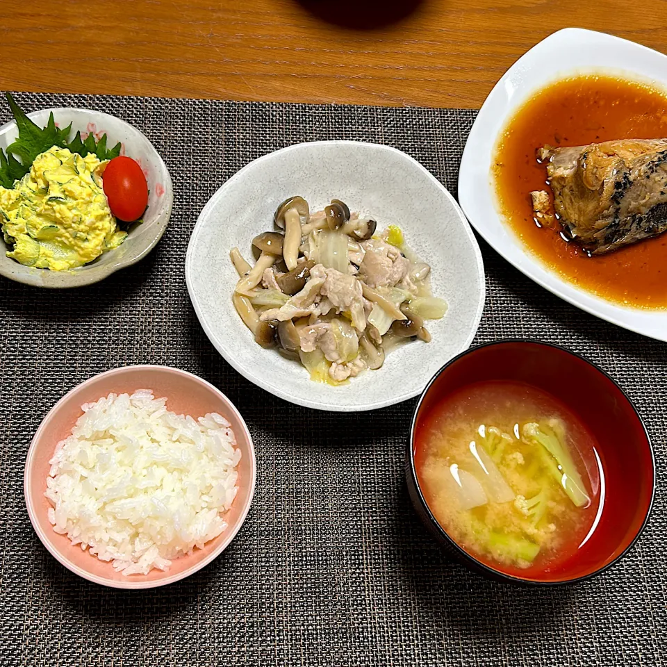 豚肉と野菜の餡掛け、マグロのカマ煮、卵ときゅうりのサラダ、お味噌汁(大根、カリフラワー)|柚子きりかさん