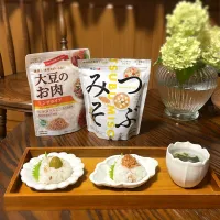 大豆のお肉の肉味噌風おにぎりと乾物と粒味噌のお味噌汁|m’chinさん