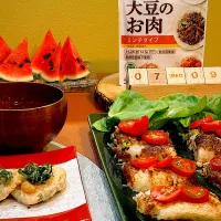 夕飯　大豆のお肉を使いました。ジャガイモと生姜を1.2㍉の超細切りが出来るスライサーでカットし、冷凍枝豆、ネギ、を含めた全ての材料をフライパンで加熱し、大皿に盛り付け、食べごたえのある、お焼きとなりました。（じゃがいもは、水にさらさずに、そのままフライパンに入れることで、粉を使わずに、まとまります。）|こげちぃさん