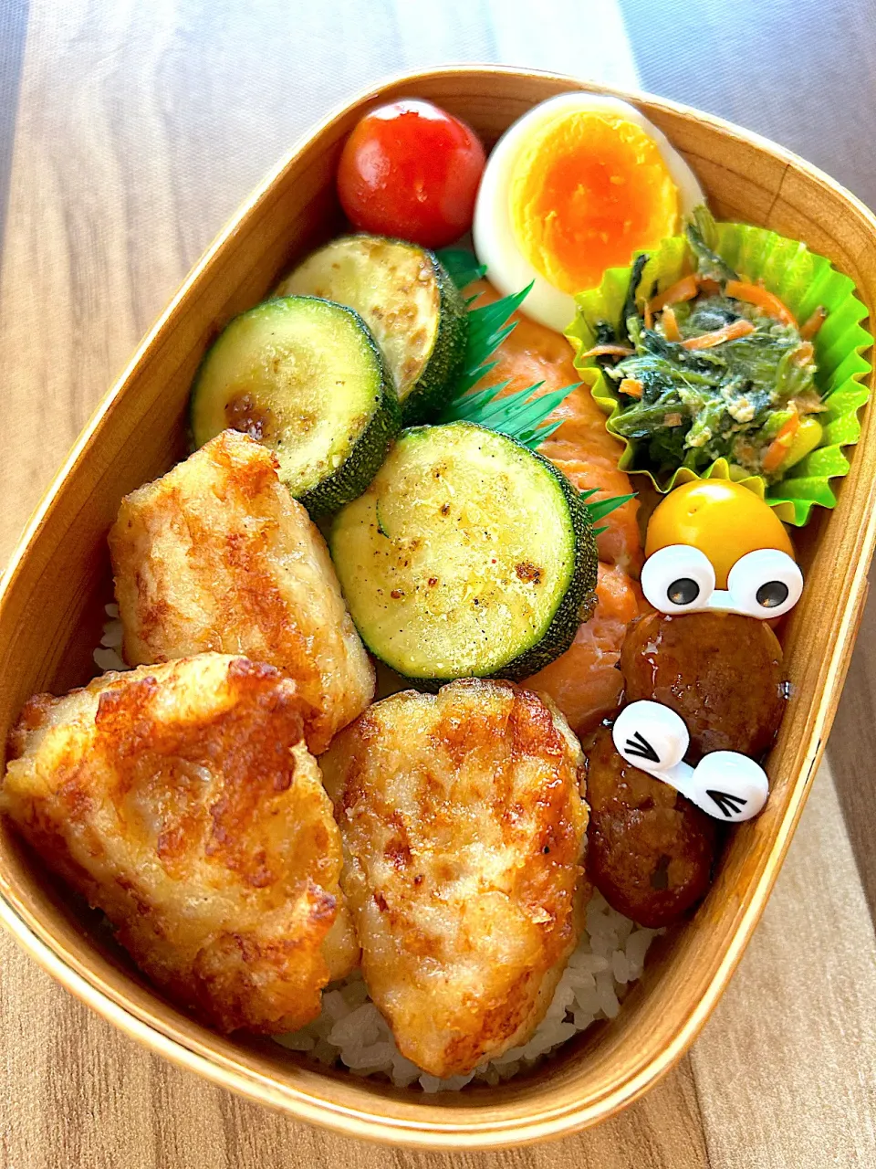 しゃけ弁のつもりがしゃけ埋もれちゃってます弁当☺︎|きなこもちさん