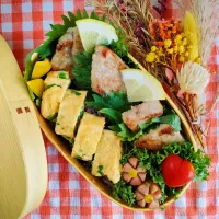 トンテキ弁当
　豚ロースのステーキ
　シャウエッセン
　だし巻きたまご
　
美味しくできました✨|ふかふかごはんさん