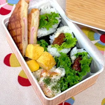 Snapdishの人気料理写真:おにぎり弁当