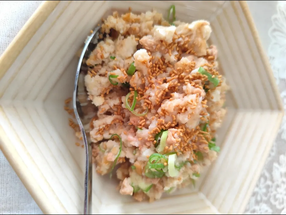 あたり前田のクラッカー、オートミールの大豆のお肉入りおじや風(つぶみそ、カットネギ入り)|m.rafuさん