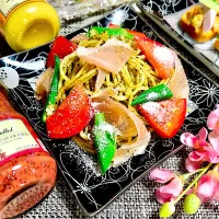 生ハムとおくらとトマトのパスタ|まめもにおさん