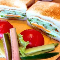 トーストサンドでランチ|じゅんさんさん